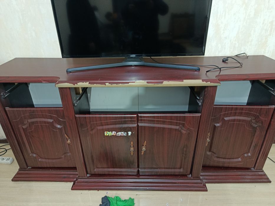 Комод билан стенка