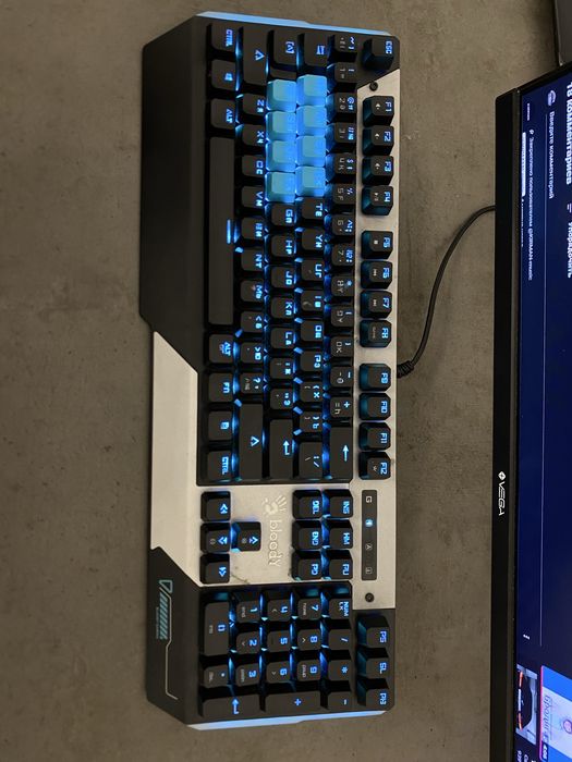 Продам клавиатуру bloody