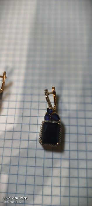 Золотые серьги .