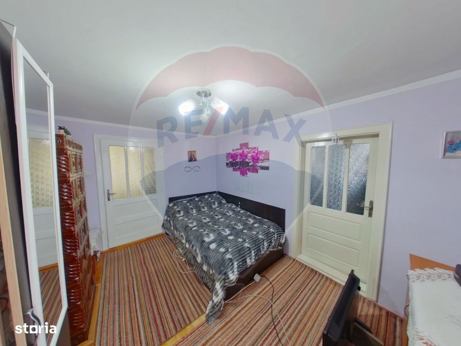 Casă cu 6 camere, DE VÂNZARE, str. Eroilor