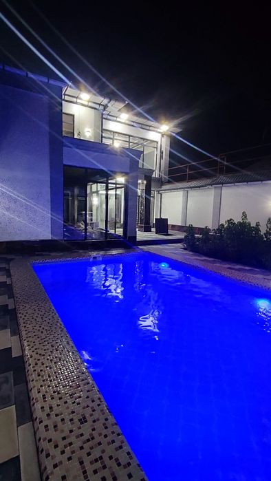 Oq toshda yangi qurilgan dacha arzon va tez sotiladi