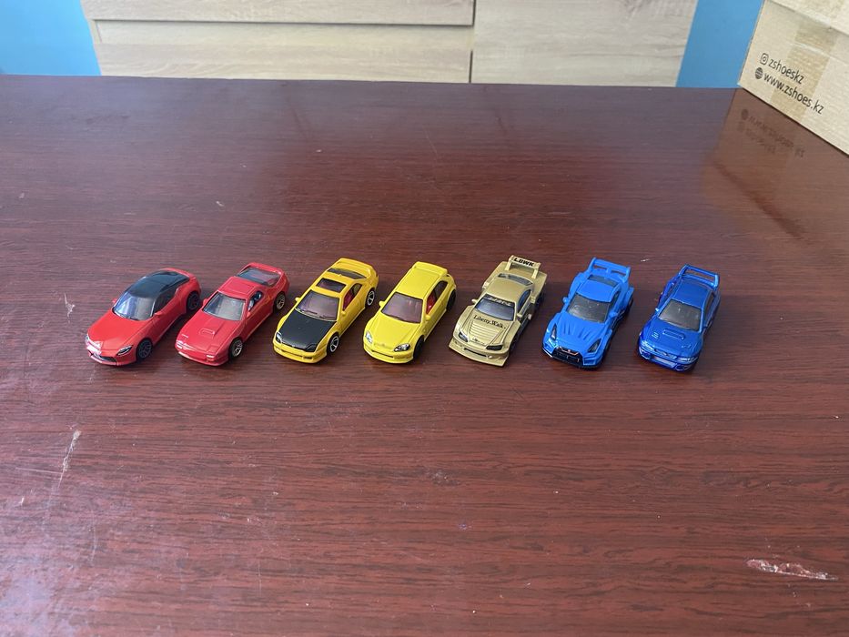 Продам модельки японских машин Hot wheels.