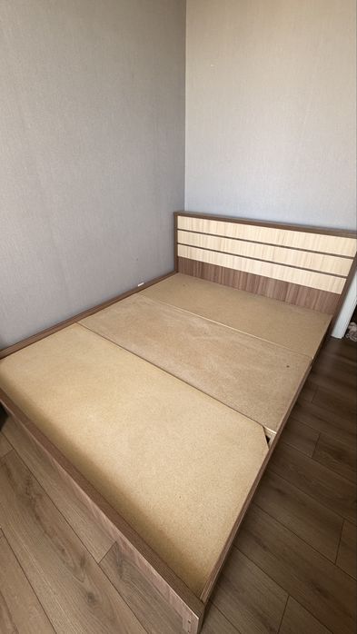 Кровать для спальни