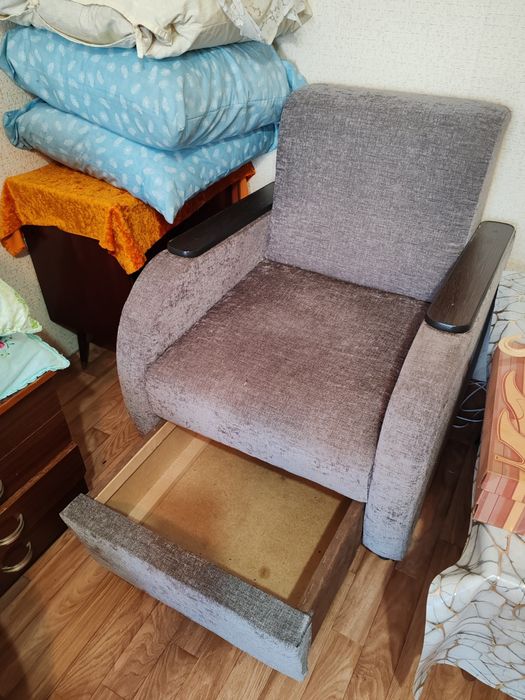 Продам диван с креслом
