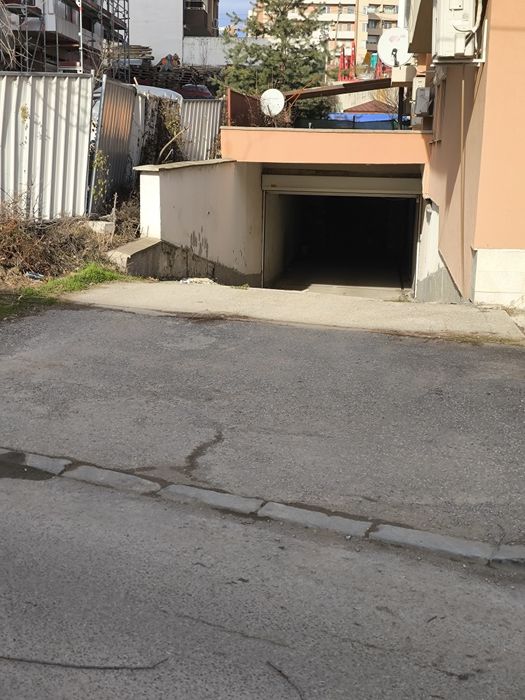 Отдавам под наем гараж ул. Академик  Константин  Пашев 4