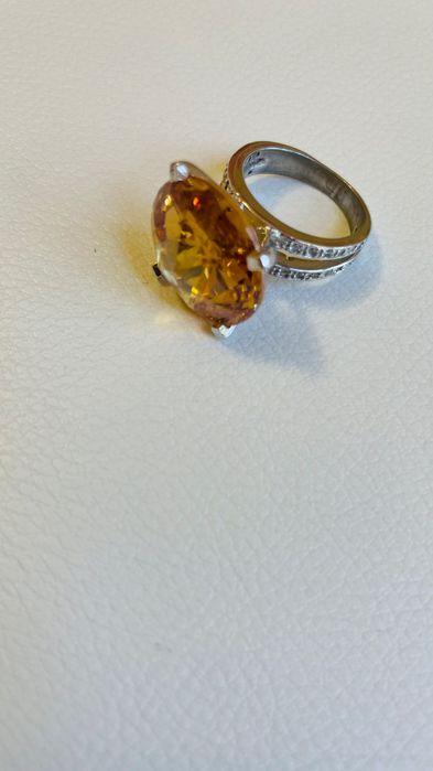 Серебрянное кольцо с крупным камнем