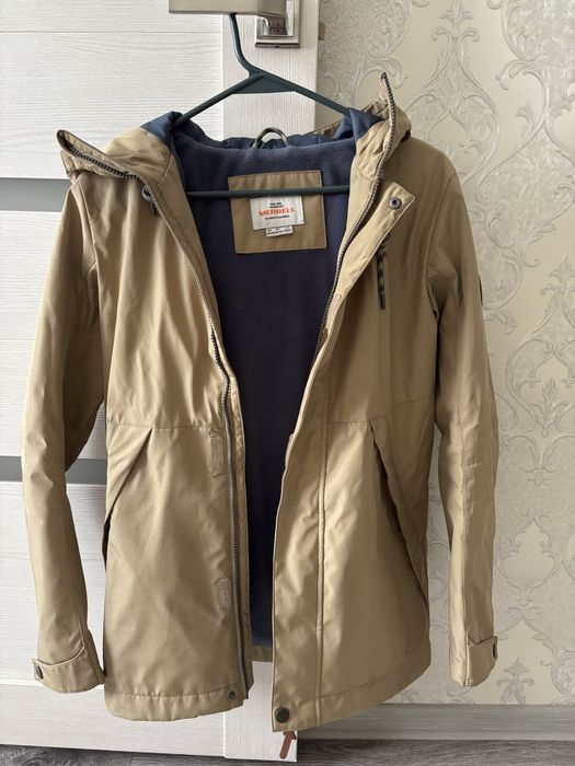 Продам подростковую куртку 165см