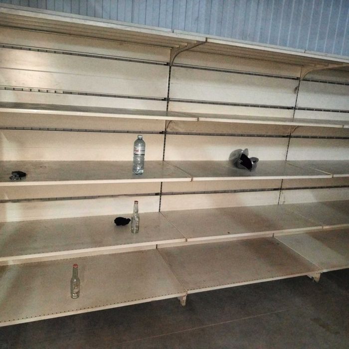 Витрина полька для магазина