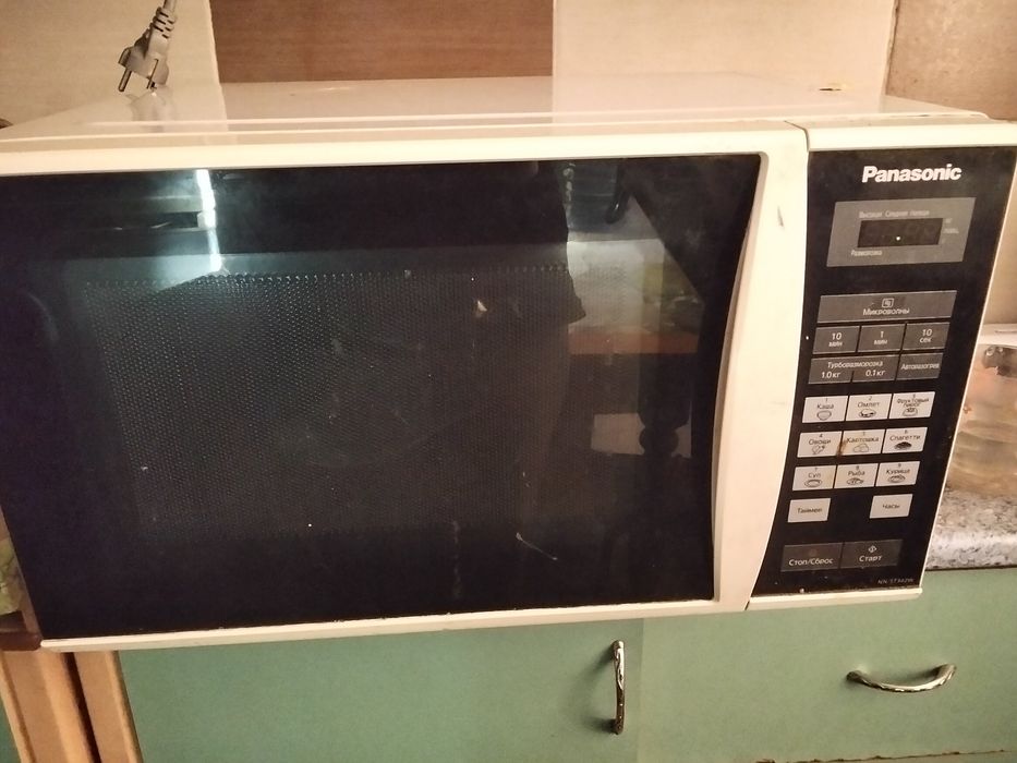 Микроволновая печь рабочая.