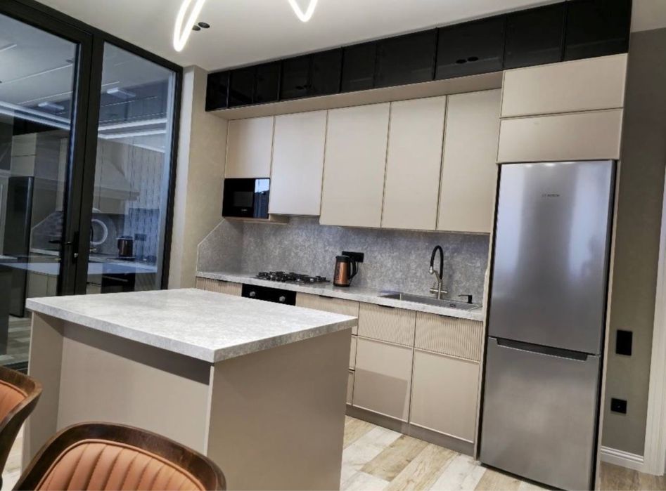 Сдаётся шикарная квартира в Жк Riyoziy!!! 5-ком пентхаус в центре!!!