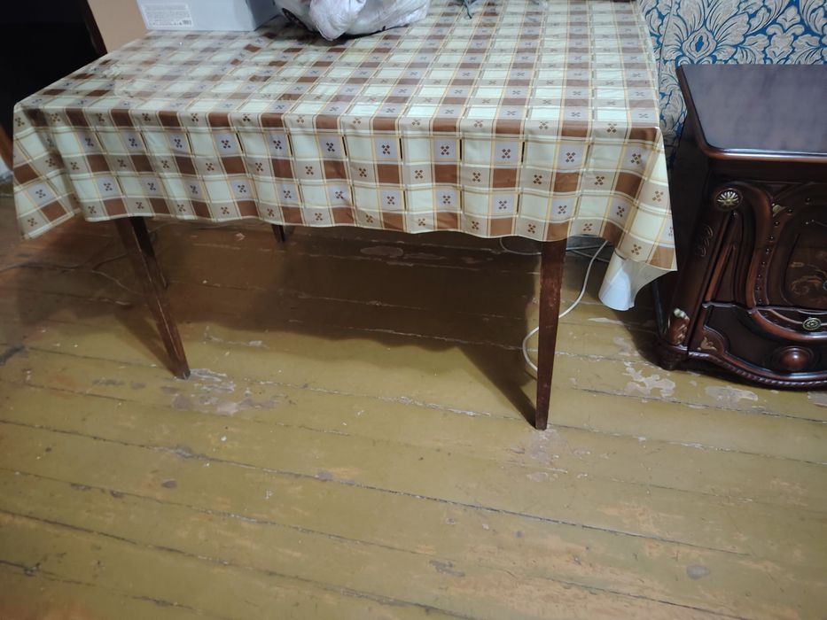 Столы, тумба, стул