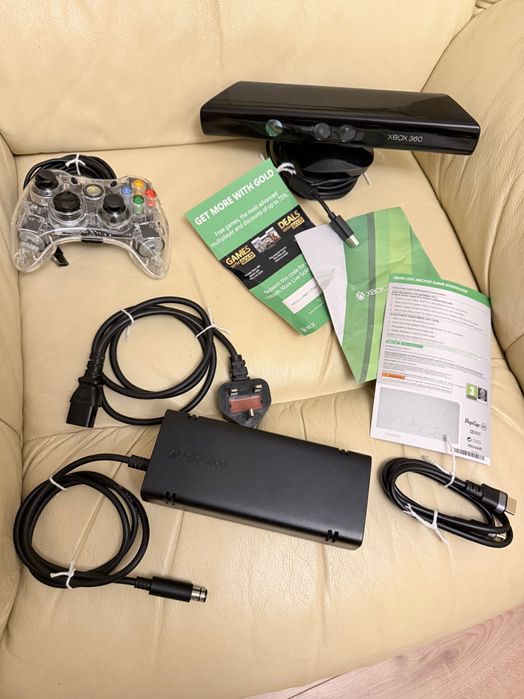 Xbox 360 E – Boxed + кристален контролер + Kinect + 5 игри