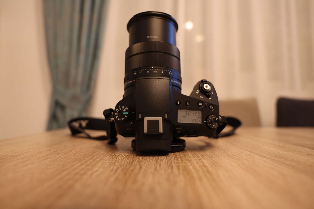 Sony RX10 Mark IV 4 IMPECABIL ZEISS Vario-Sonnar 24 - 600 mm F2.4-4 aparat foto profesional
