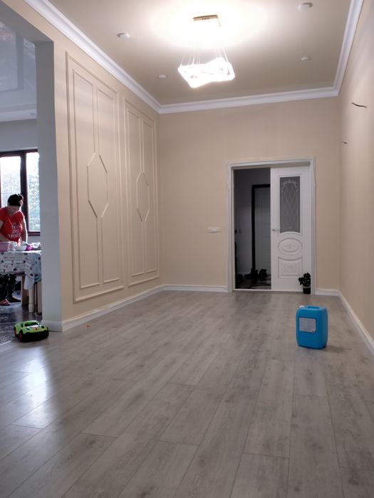 Делаем побелку  эмульсиеий стен и потолков