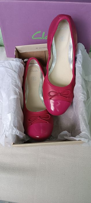 Clarks. Нови оригинални обувки, ном. 33 и 35