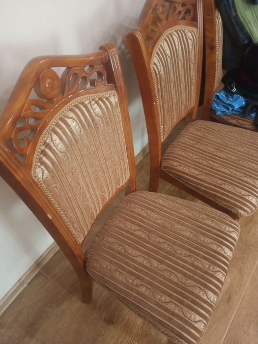 Продается стол со стульями