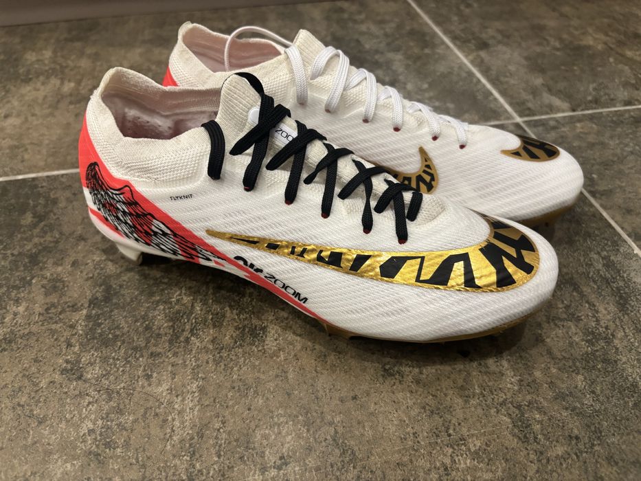 Продаются подростковые бутсы