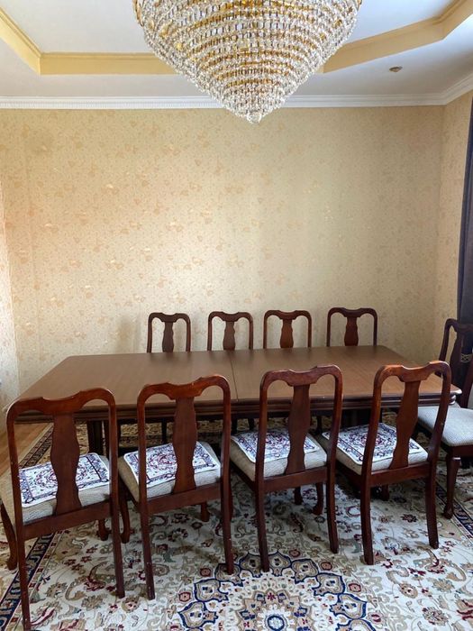 Стол со стульями