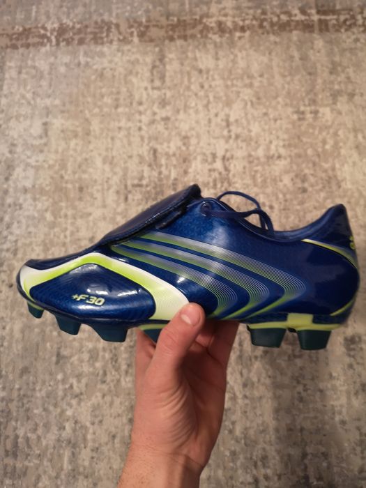 Vând ghete de fotbal Adidas F30 în stare foarte bună