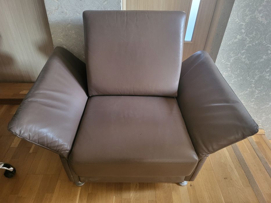 Fotoliu maro,piele,aproape nou