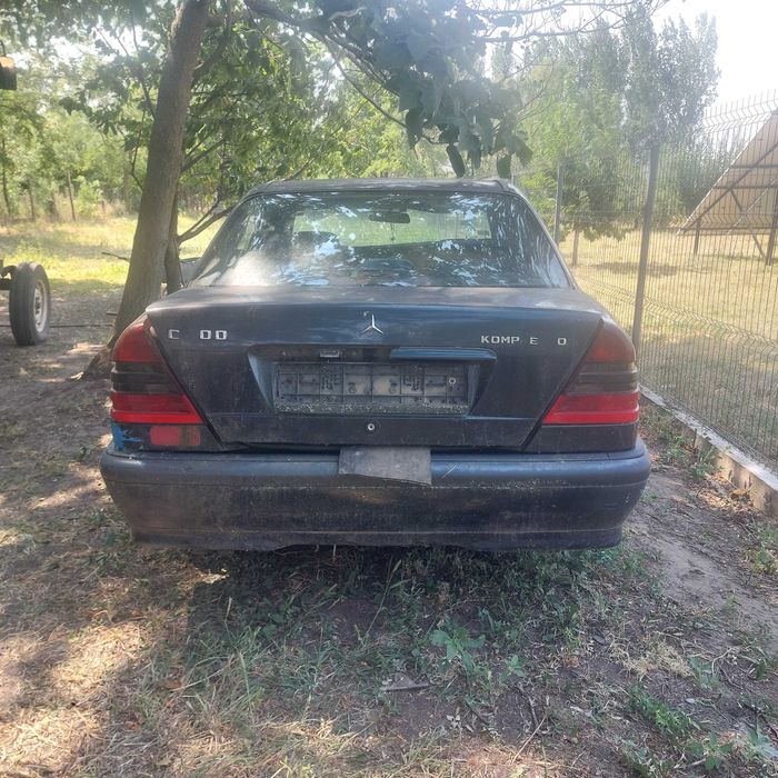 Dezmembrez Mercedes 200 Kompressor