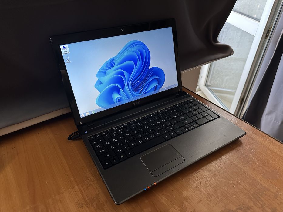 Ноутбук Acer CORE i5 + 4 ГБ ОЗУ