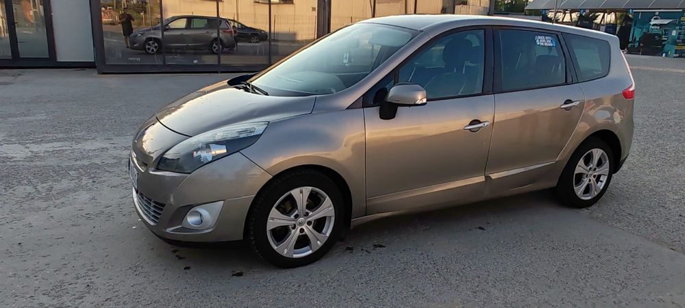 Vând Renault Grand Scenic