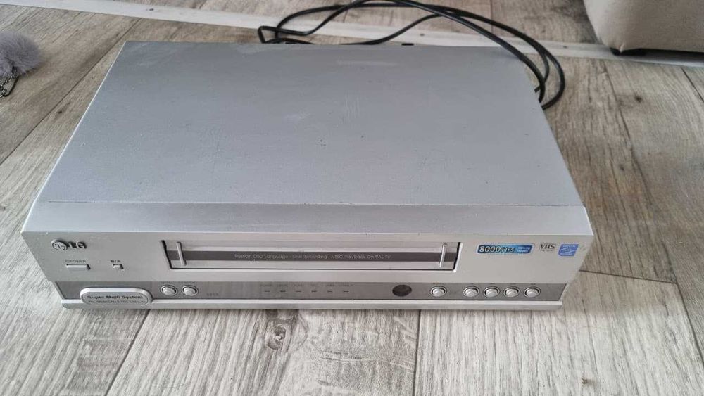 Отдам телевизор, видеомагнитофон LG. НЕ рабочие