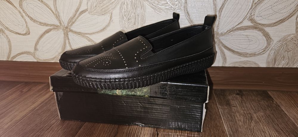 Продам новые туфли