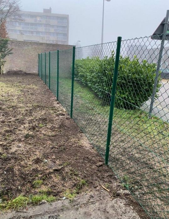 Vind garduri din plasa bordurata sau sipca metalica