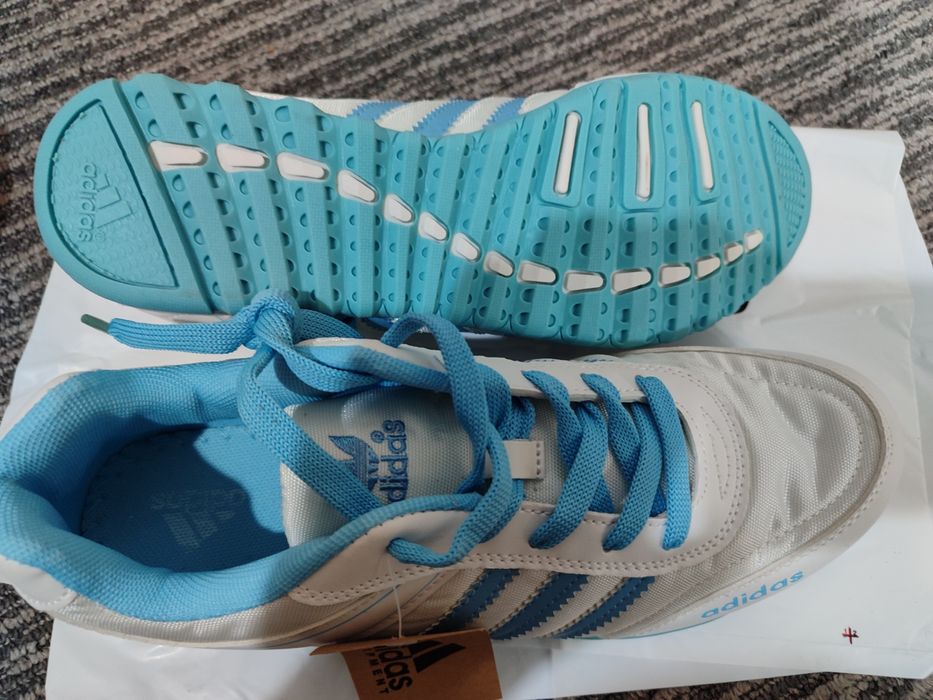 Кроссовки новые 40 рр