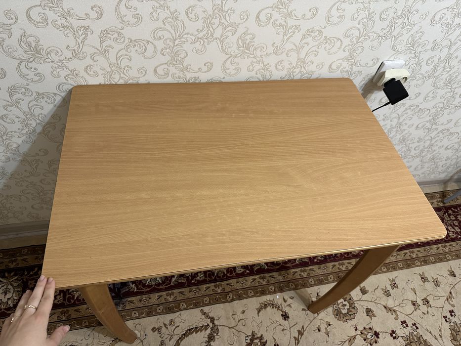 Стол и 2 стула срочно