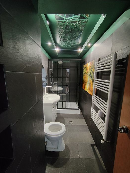 Închiriez apartament living +dormitor