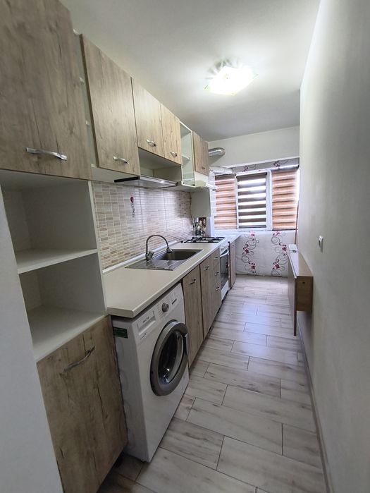 Vând garsonieră Mioveni,etaj intermediar, renovată total