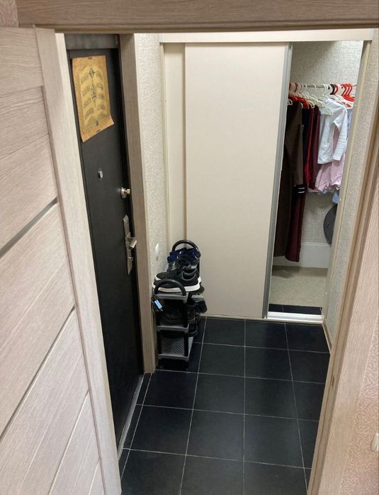 Продается 1-а комнатная на м-ве Феруза (Ориентир 221 Школа)