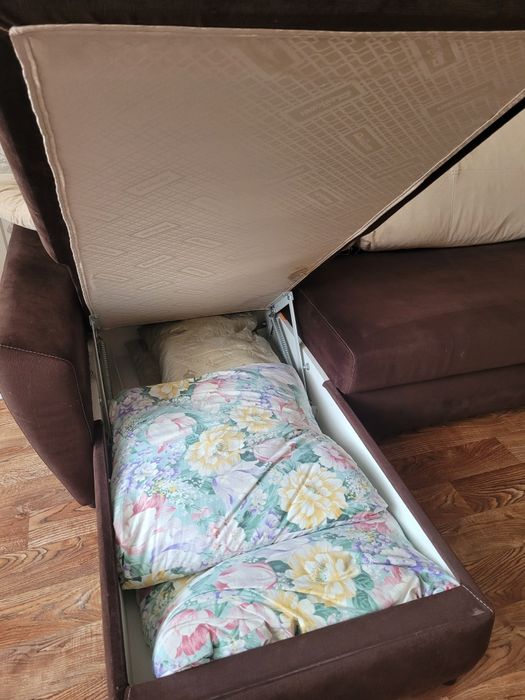 Продаётся диван в хорошем состояние