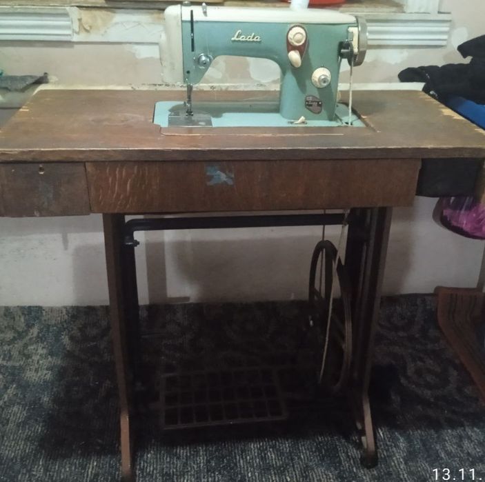 Tikuv mashinasi sotiladi holati ideal ayibi yoq