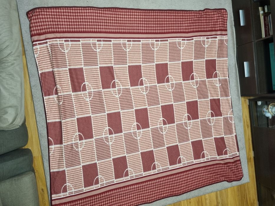 Пледы разных расцветок и размеров, б/у