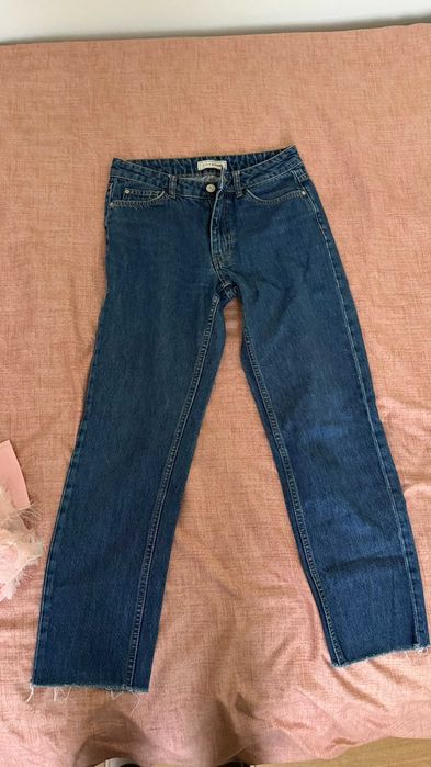 Розова риза с пера, дънки Calvin Klein