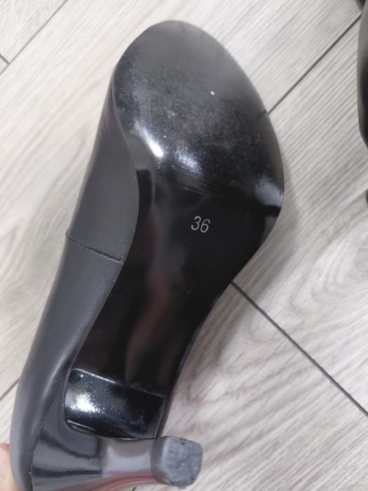 Pantofi cu toc-din piele