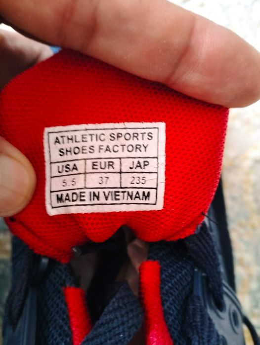 Продам кроссовки