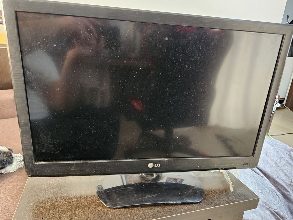 Televizor/Monitor LG LED 66 cm (fără accesorii)