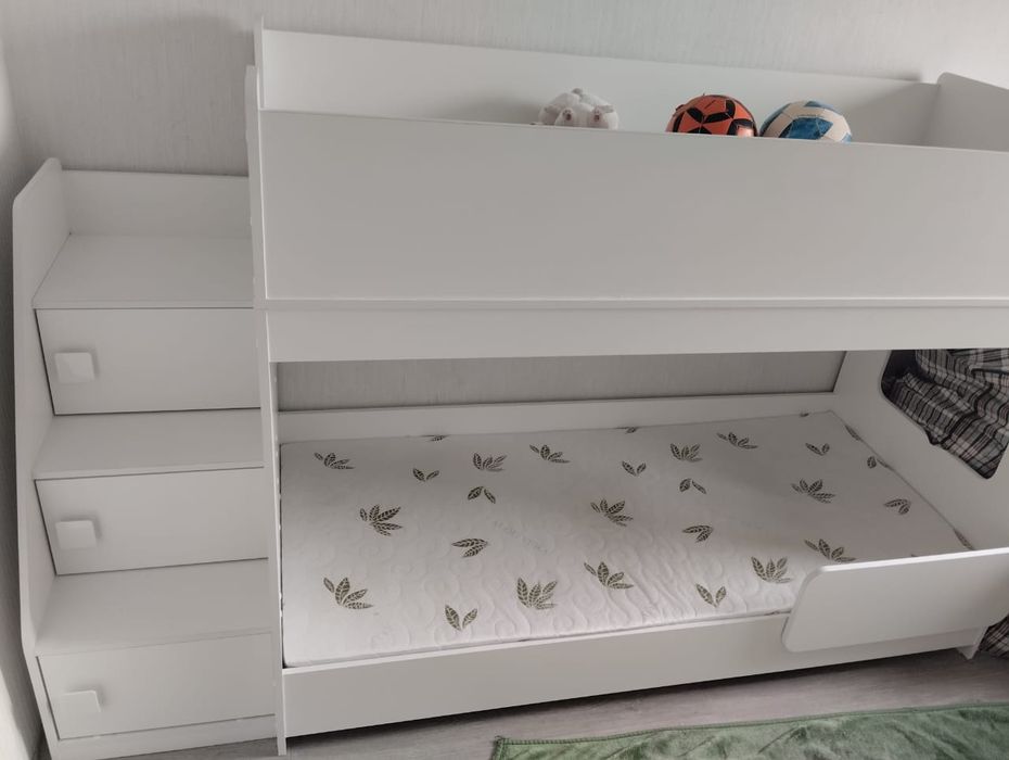 Двухъярусные кровати состояние новое