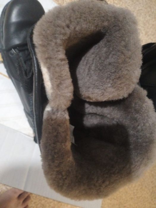 Берцы черные, зимние.