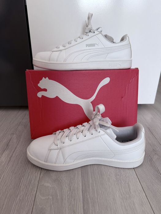 Бели оригинални кецове Puma Up