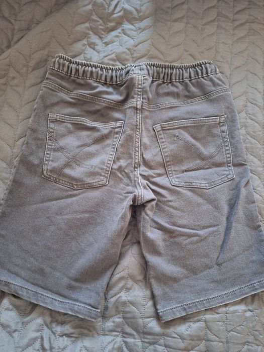 Pantaloni scurti de blugi