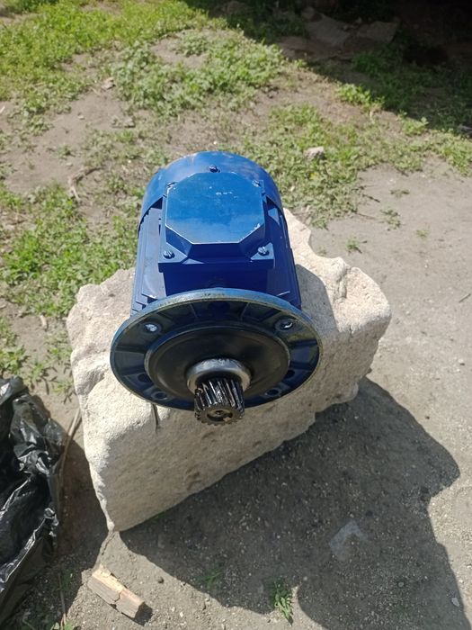 Продам электродвигатель
