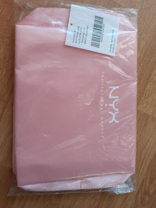 Geanta machiaj/produse igiena nyx