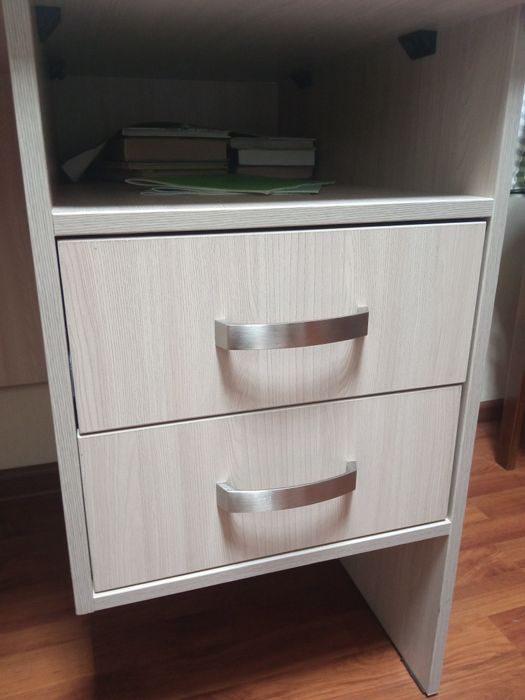 Продам стол письменный.