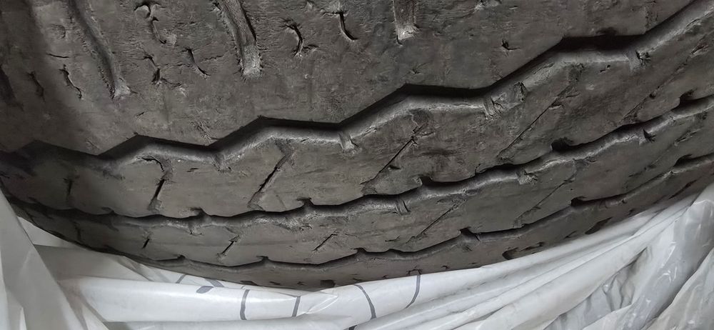 Резина два комплекта 215/70/16.С